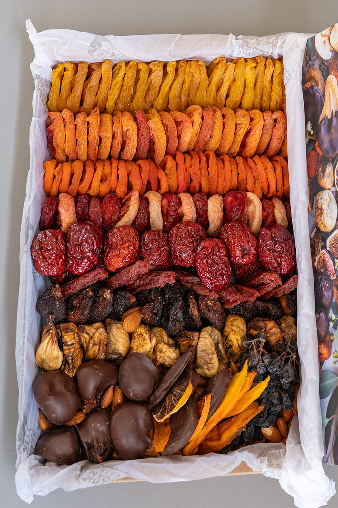A4. CLASSIC Deluxe Rainbow Gift box (Large, dark choc)